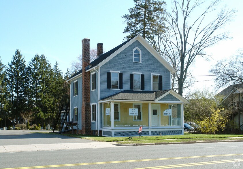16 W Main St, Avon, CT for sale - Primary Photo - Image 1 of 1