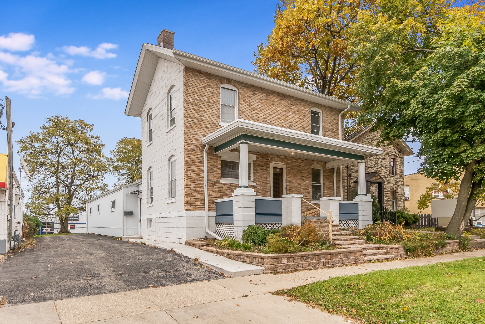 16 S Locust St, Aurora, IL for sale Primary Photo- Image 1 of 1