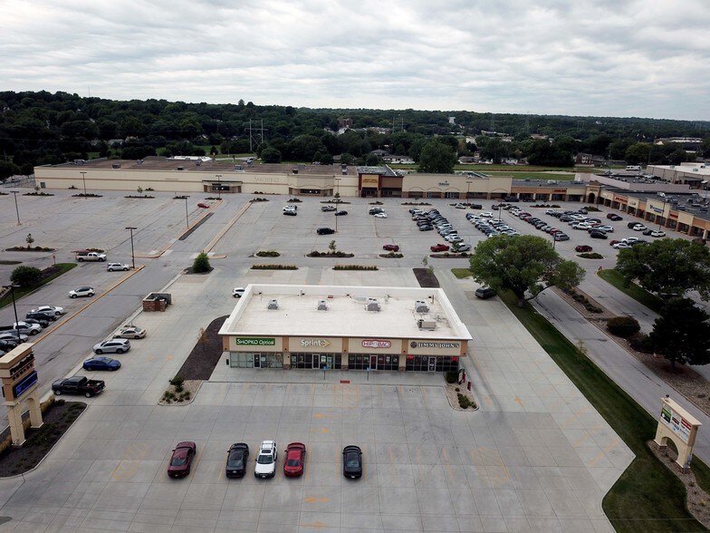 2910 3020 S 84th St Omaha Ne 68124 Retail Space For