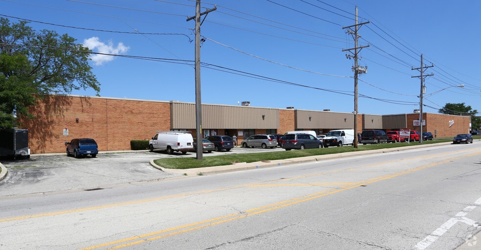6310-6344 W Gross Point Rd, Niles, IL for lease - Building Photo - Image 1 of 5