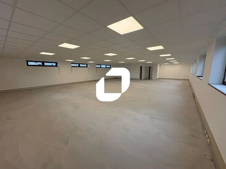 Office in Saint-Germain-en-Laye for lease - Building Photo - Image 2 of 20