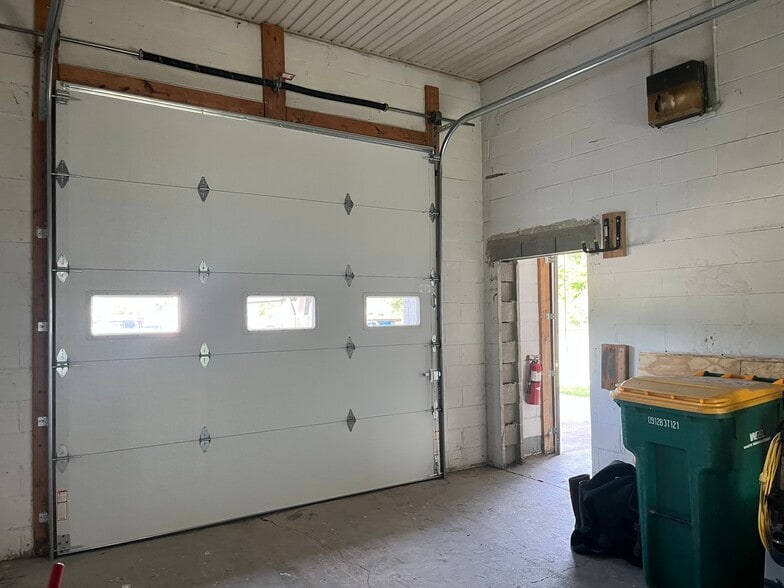 8398-8448 Dayton-Springfield Rd, Fairborn, OH for lease - Building Photo - Image 3 of 14