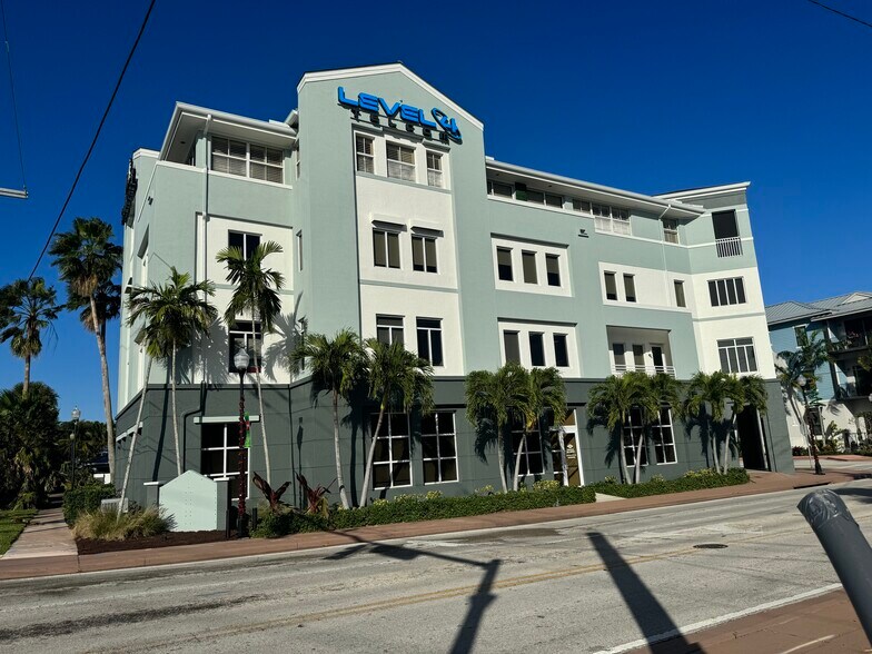 100 SW Albany Ave, Stuart, FL for lease - Building Photo - Image 2 of 13