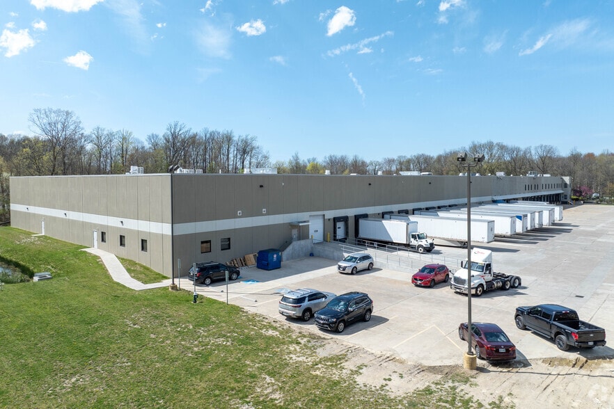 6575 Davis Industrial Pky, Solon, OH for lease - Building Photo - Image 3 of 4