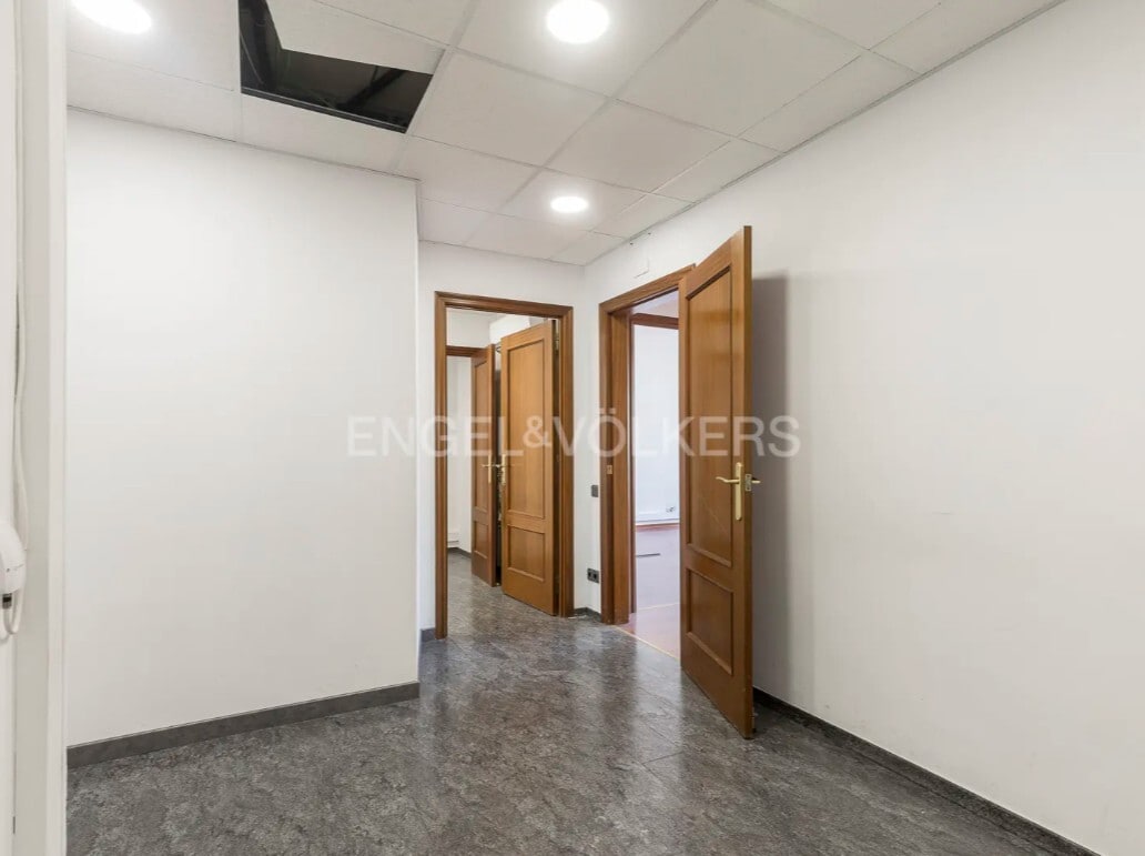 Barcelona, BAR 08008 - Unit 1 -  - Interior Photo - Image 1 of 4