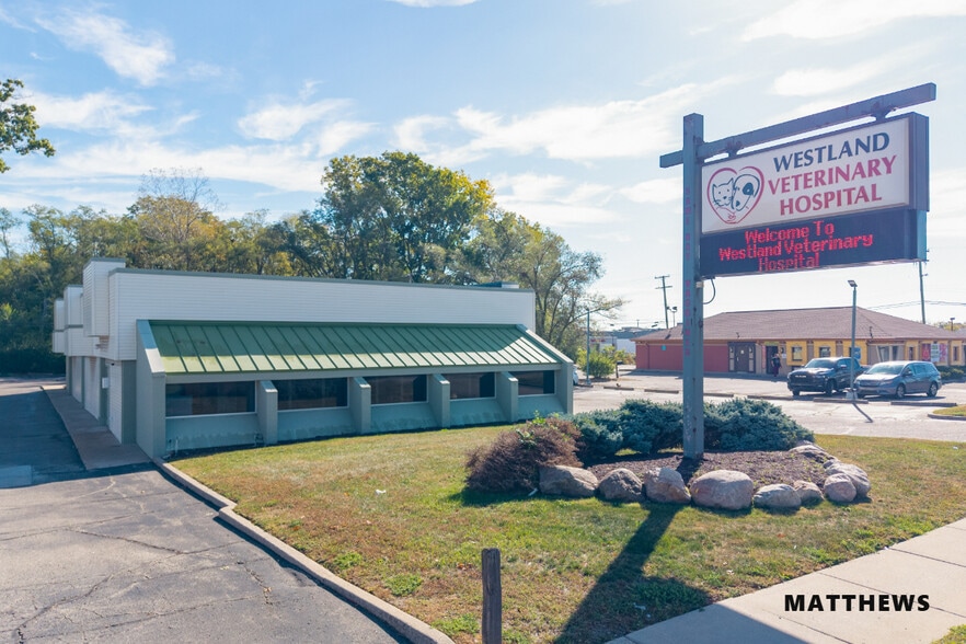 Mission Pet Health | NNN | 8.2% Cap portfolio of 3 properties for sale on LoopNet.com - Building Photo - Image 3 of 4