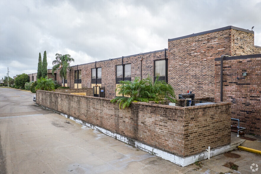 925 Highway 332, Lake Jackson, TX for sale - Building Photo - Image 3 of 22