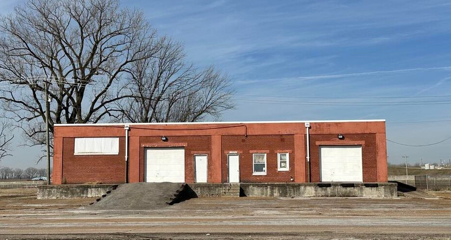 1325 W 7th St, Granite City, IL 62040 - Building 400 | 3,200 SF ...