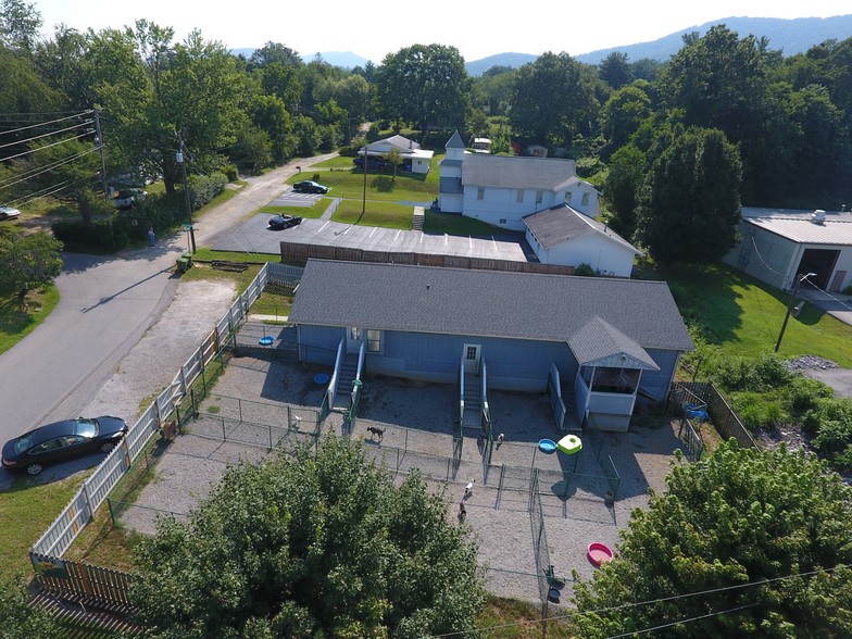 9 Busbee View Rd, Asheville, NC 28803