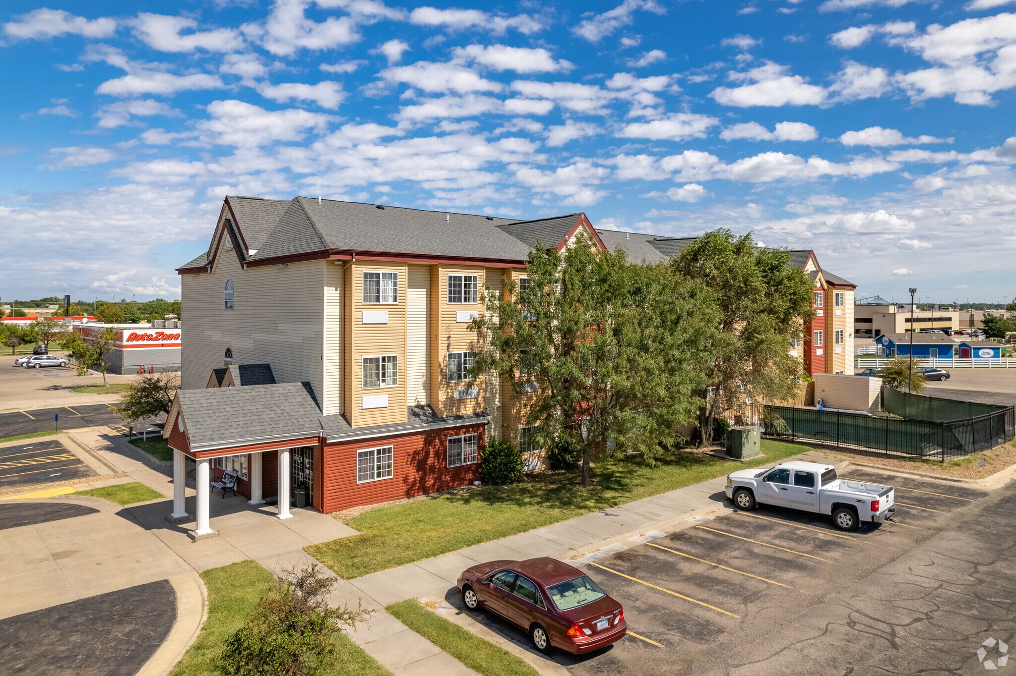 1420 N Lorraine St, Hutchinson, KS for sale Building Photo- Image 1 of 1