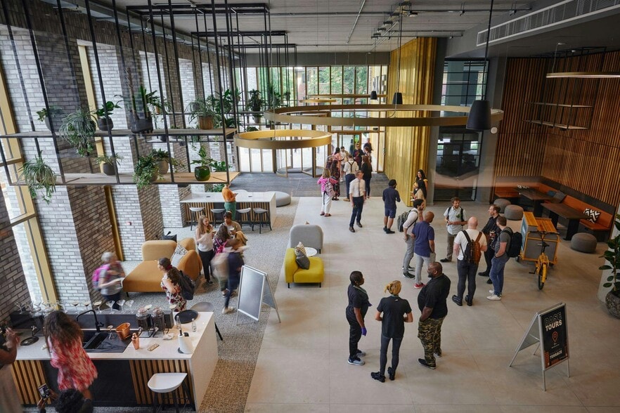 Greenheys Ln, Manchester for lease - Interior Photo - Image 2 of 6