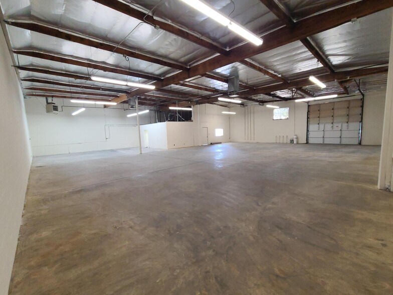 19505 Business Center Dr, Northridge, CA for lease - Interior Photo - Image 2 of 8