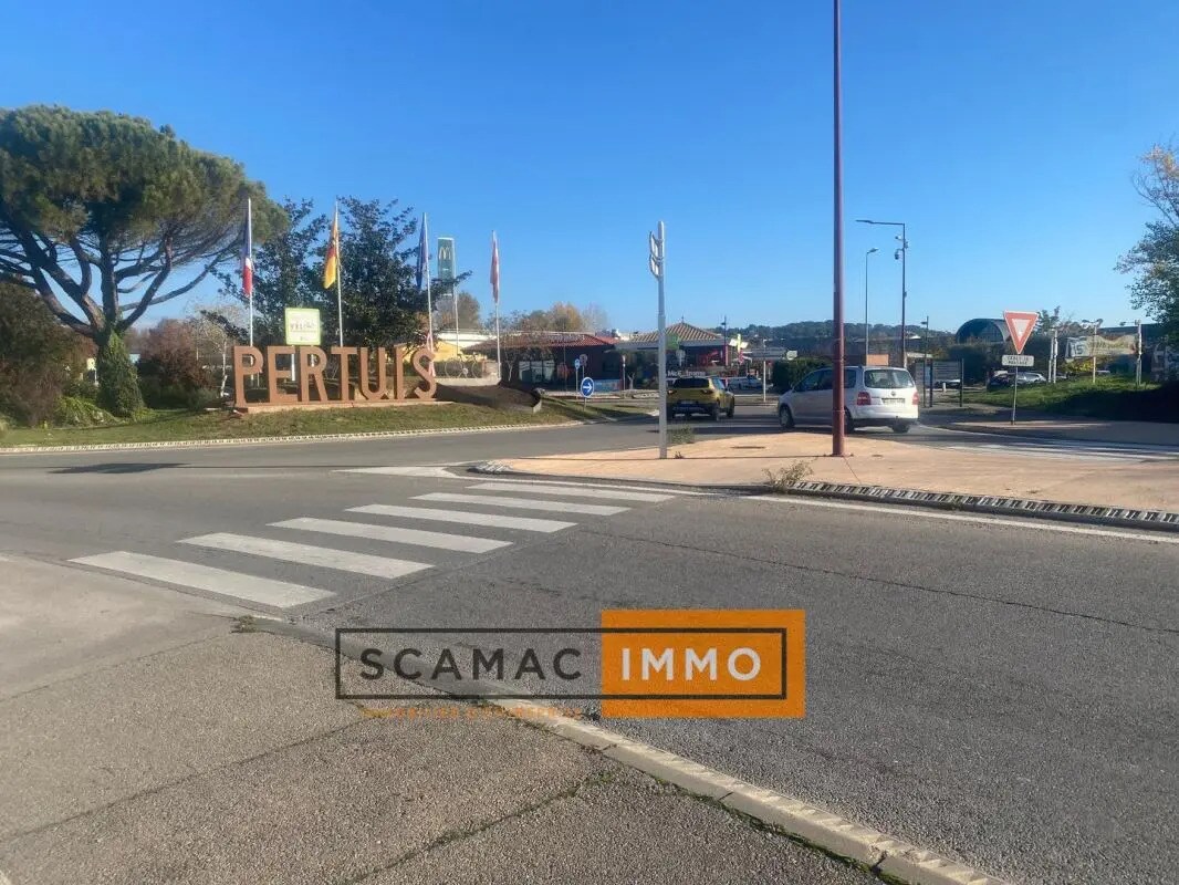 Retail in Pertuis for lease Building Photo- Image 1 of 4