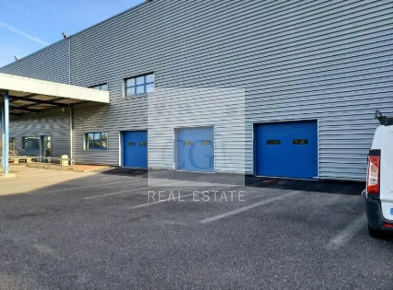 Industrial in LES ECHETS for lease - Building Photo - Image 3 of 4