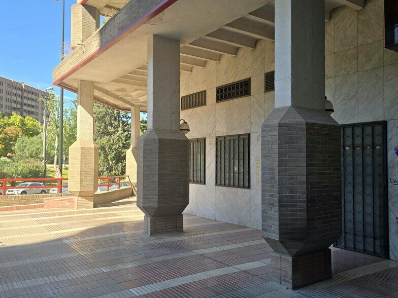 Retail in Zaragoza, Zaragoza for sale - Building Photo - Image 3 of 16