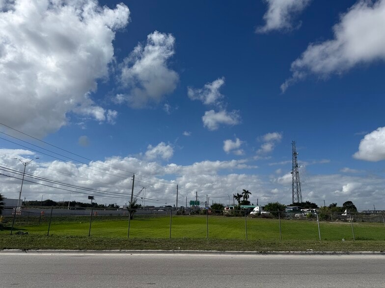 10721 138th Street, Hialeah, FL for lease - Building Photo - Image 3 of 6