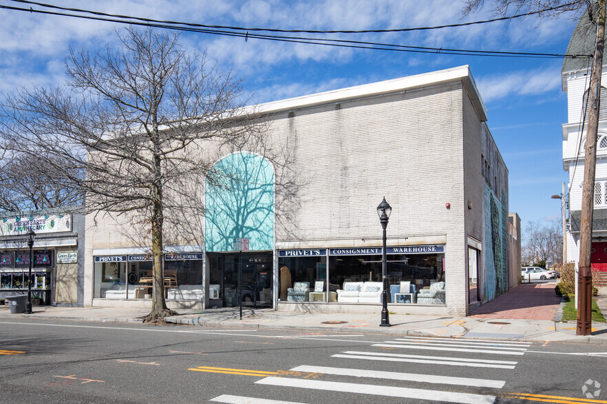 54 E Main St, Riverhead, NY for sale - Building Photo - Image 1 of 4