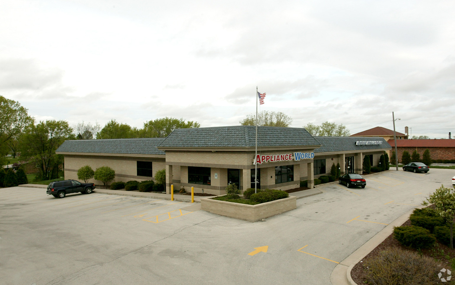 17045 W Capitol Dr, Brookfield, WI for lease Building Photo- Image 1 of 3