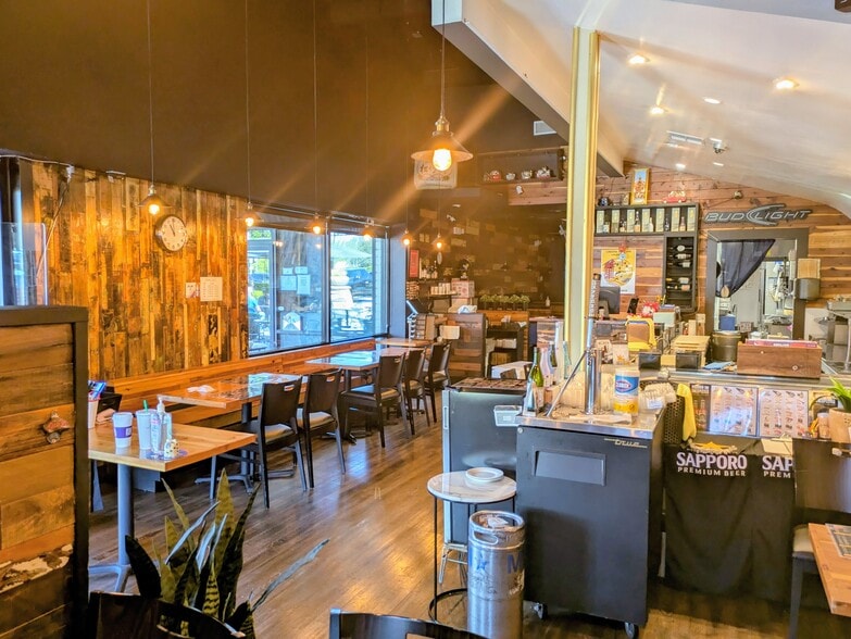 23331-23391 Mulholland Dr, Woodland Hills, CA for lease - Building Photo - Image 3 of 17