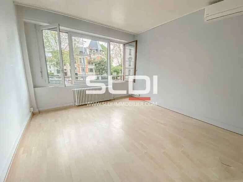 68 Rue Duquesne, Lyon for lease - Interior Photo - Image 1 of 9