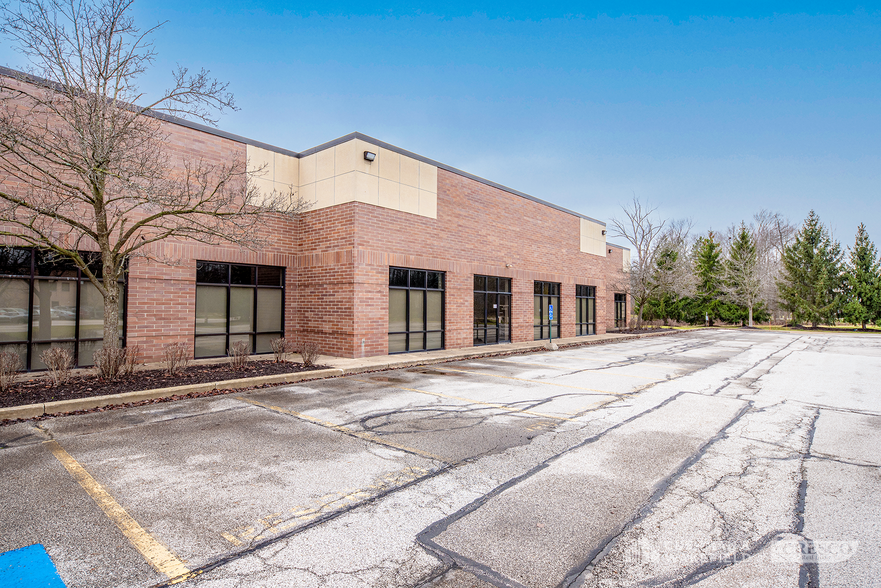 6565 Davis Industrial Pky, Solon, OH for lease - Primary Photo - Image 1 of 4