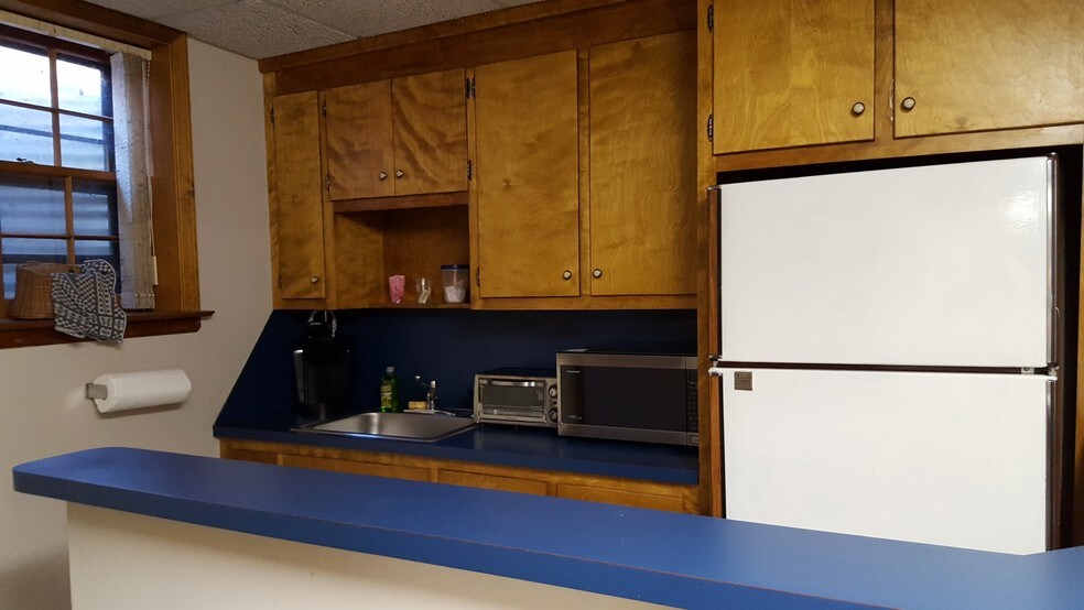 101 River Rd, Canton, CT for sale - Building Photo - Image 1 of 1