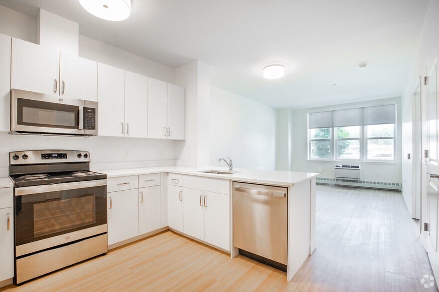 10-40 Station Dr, Wyandanch, NY for lease - Interior Photo - Image 3 of 28