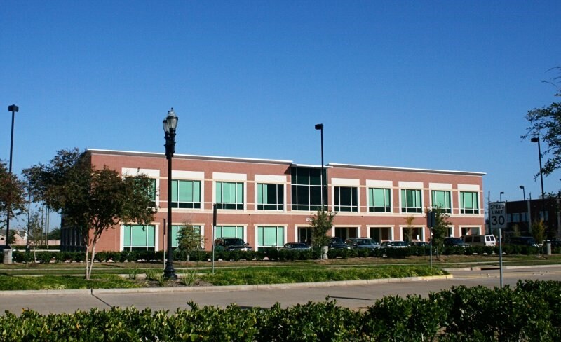 1235 Lake Pointe Pky, Sugar Land, TX for lease - Primary Photo - Image 1 of 3
