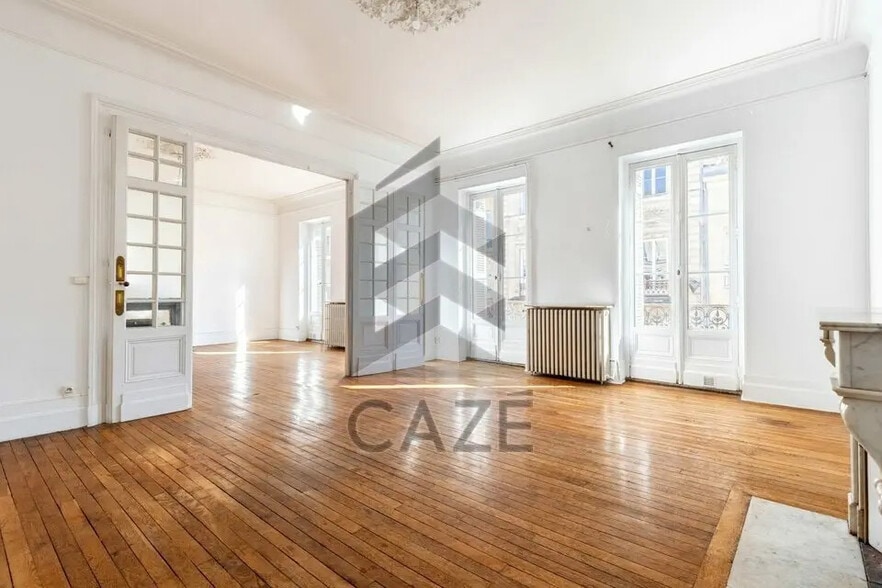 Office in Bordeaux for sale - Interior Photo - Image 2 of 5