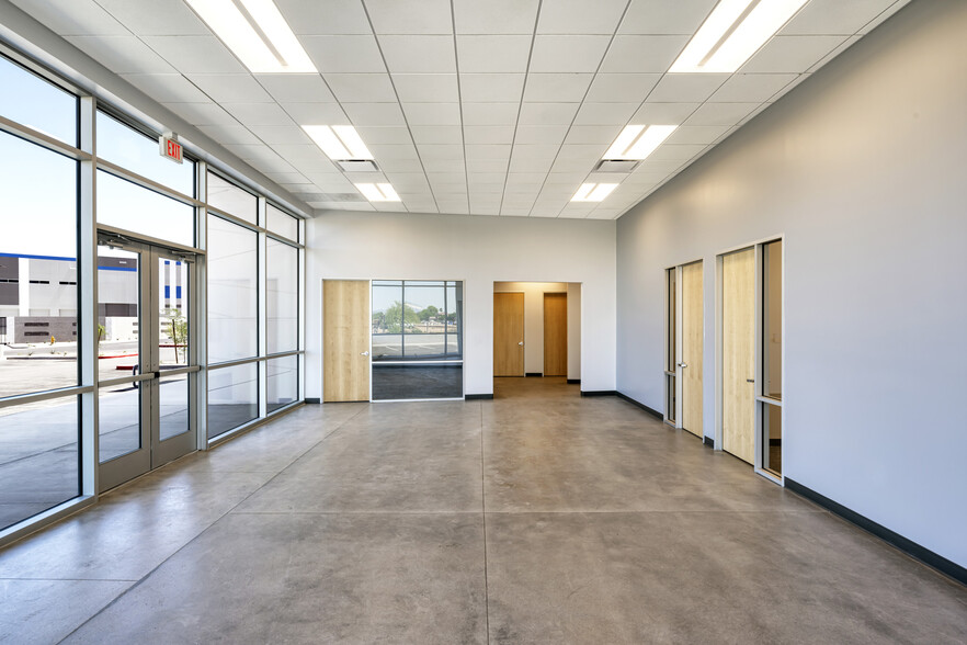 7935 W Mission Ln, Peoria, AZ for lease - Building Photo - Image 3 of 3