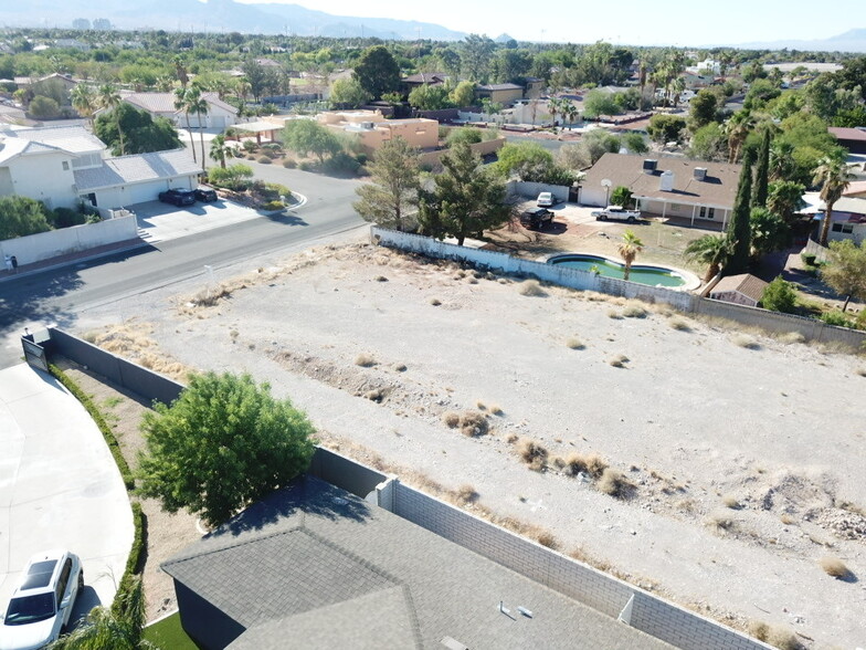 Rosanna, Las Vegas, NV for sale - Building Photo - Image 2 of 5