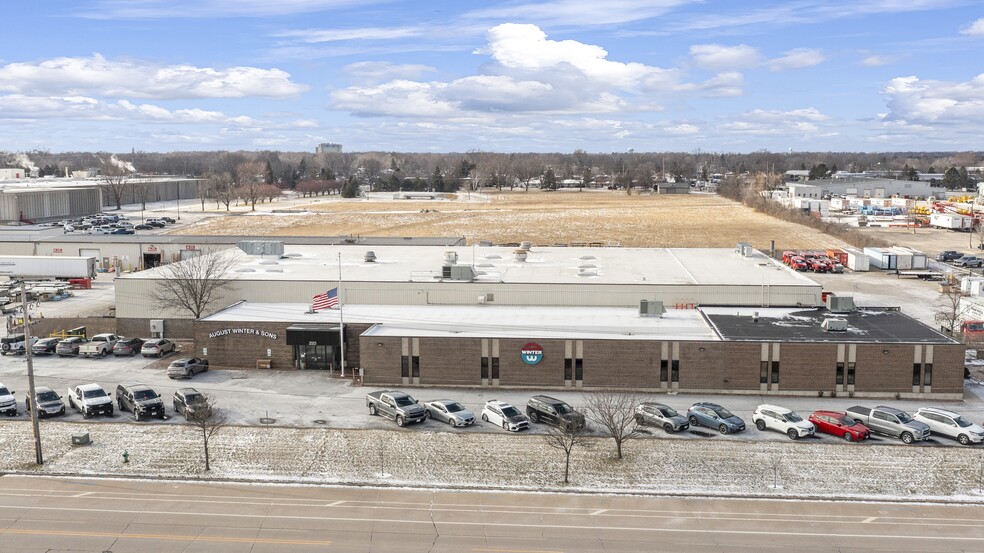 2323 N Roemer Rd, Appleton, WI for sale - Building Photo - Image 1 of 2