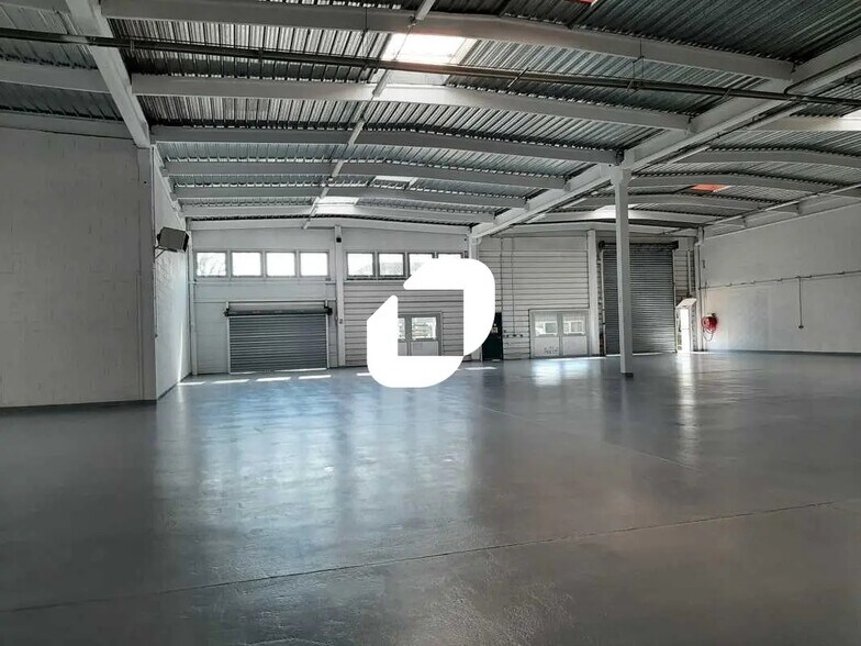 Office in Trappes for lease - Interior Photo - Image 2 of 6