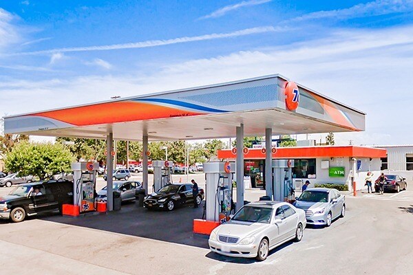 6390 N Blackstone Ave, Fresno, CA for sale Primary Photo- Image 1 of 1