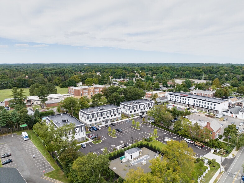 102 W Main St, Smithtown, NY for lease - Aerial - Image 2 of 30
