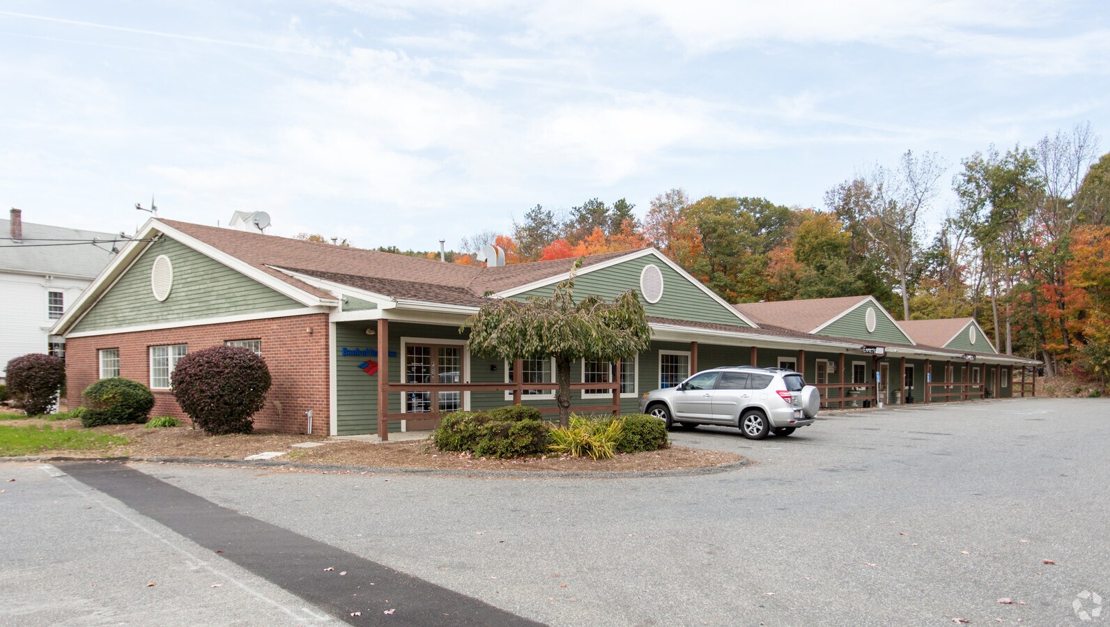 500 Main St, Sturbridge, MA 01518