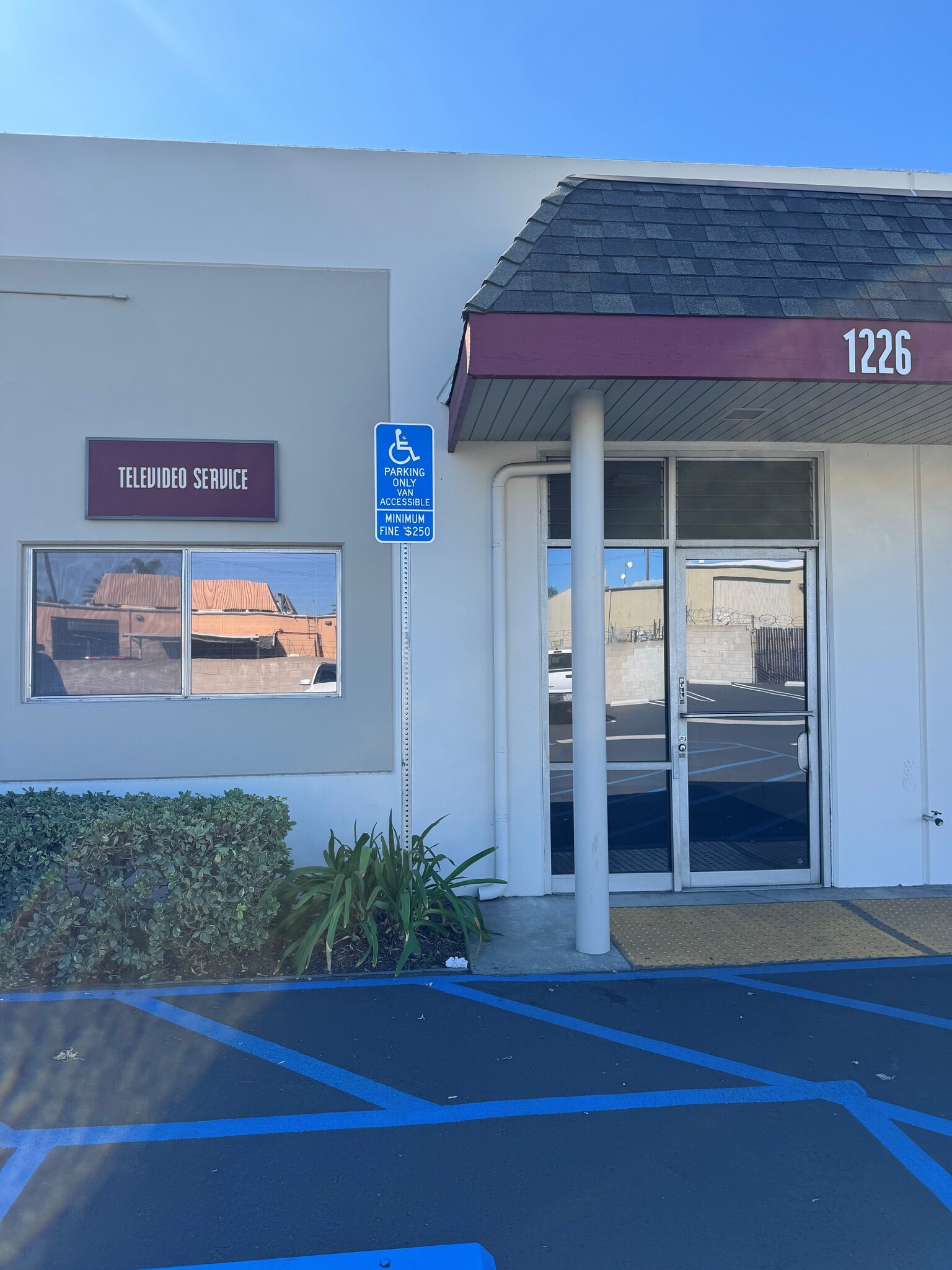 1218-1240 S Lyon St, Santa Ana, CA for lease Interior Photo- Image 1 of 1