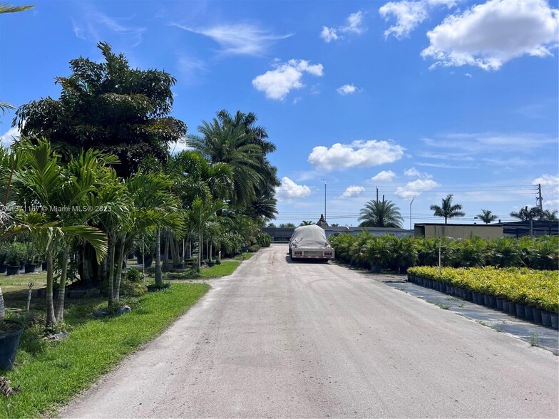 20500 SW 177th Ave, Miami, FL for sale - Building Photo - Image 2 of 6