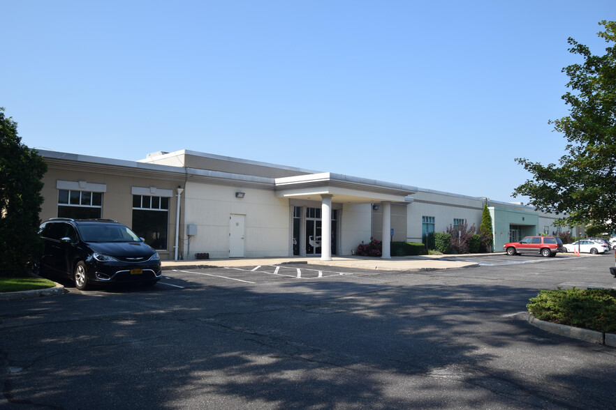 110 Marcus Blvd, Hauppauge, NY for lease - Building Photo - Image 1 of 13