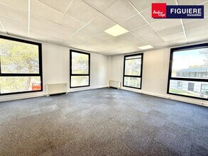 Office in Aix-en-Provence for lease Interior Photo- Image 1 of 6