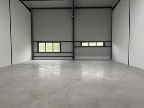 Flex in Bussy-Saint-Martin for lease Building Photo- Image 1 of 6