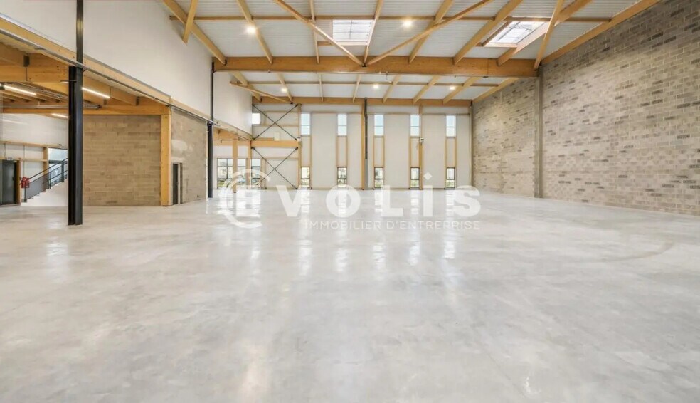 Flex in Graveson for lease - Interior Photo - Image 2 of 10