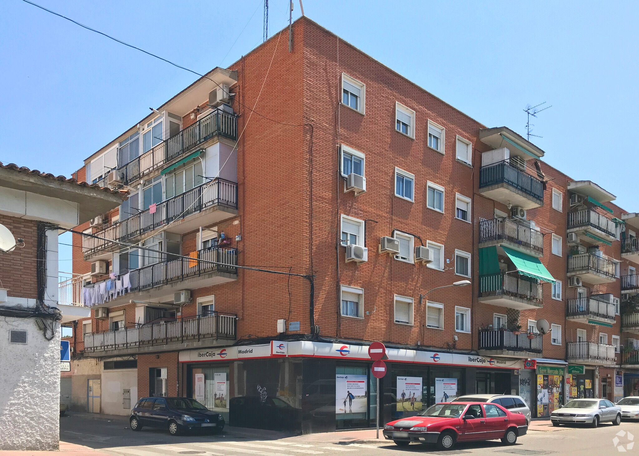 Avenida Reyes Magos, Alcalá de Henares, Madrid for lease Primary Photo- Image 1 of 3