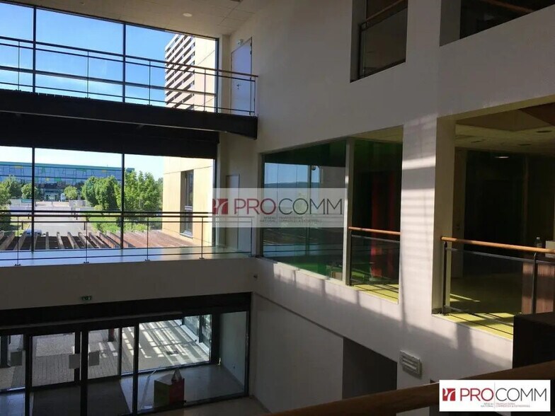 Office in Chartres for lease - Lobby - Image 2 of 6