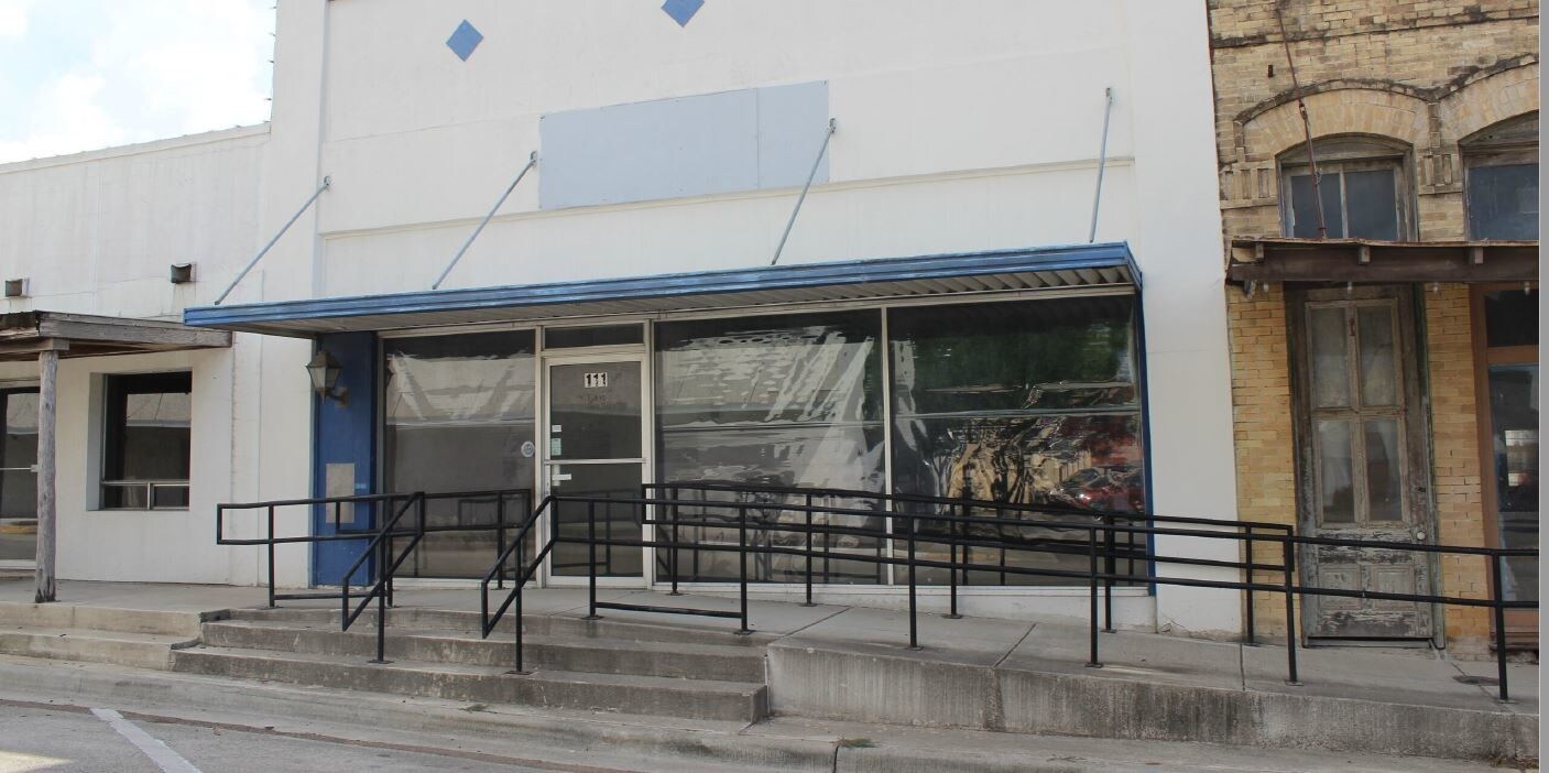 111 W Main St, Cuero, TX for sale Primary Photo- Image 1 of 1