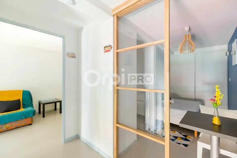 Office in Lyon for sale Interior Photo- Image 1 of 13