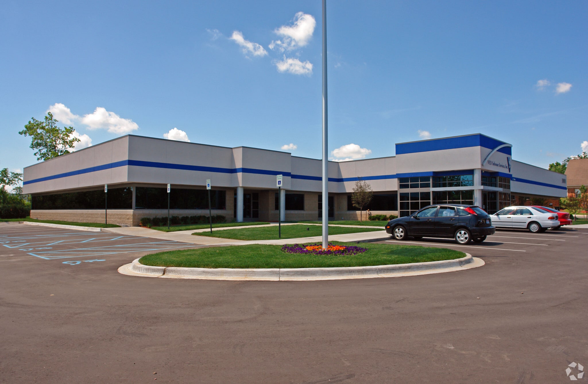 37811 W 12 Mile Rd, Farmington, MI for sale Primary Photo- Image 1 of 9