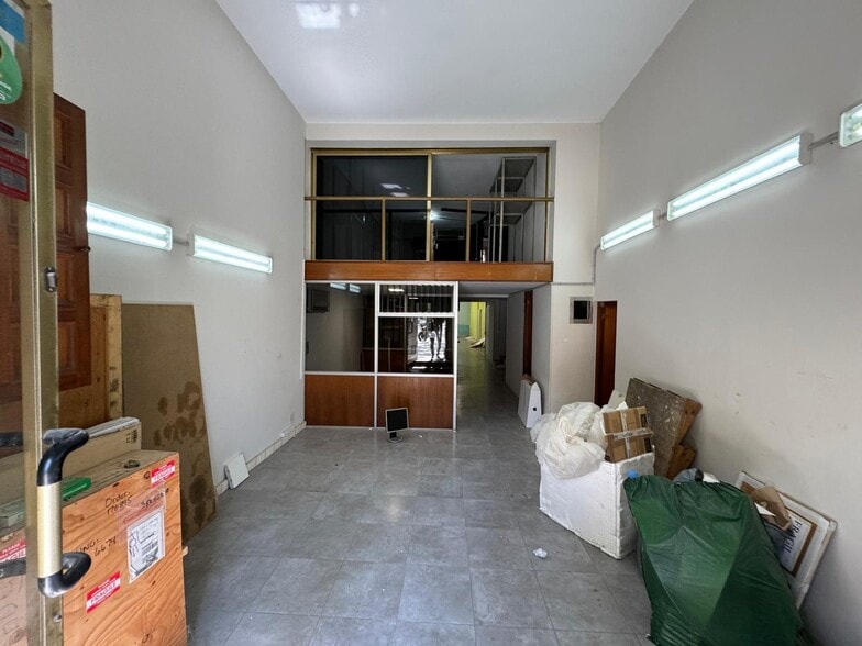 6 Locales rentabilidad centro Barcelona portfolio of 6 properties for sale on LoopNet.com - Interior Photo - Image 2 of 70