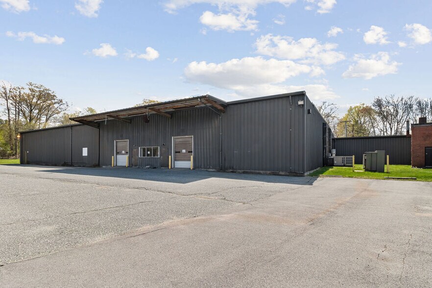 400 O'Neil Blvd, Attleboro, MA for sale - Building Photo - Image 1 of 1
