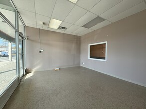 5303 Canotek Rd, Ottawa, ON for lease Interior Photo- Image 2 of 6